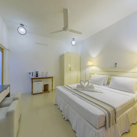 Dhigurah Retreat Beach Bagian luar foto